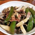 低カロ探検隊's cooksnap of when they made キノコとスナップえんどうバター炒め.