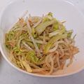 とある双子の父親's cooksnap of when they made 簡単！もやしキャベツのおひたし.