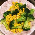 おねんどお母さん's cooksnap of when they made 缶詰コーンとブロッコリーのバター醤油炒め.