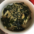 んりおか's cooksnap of when they made ワカメときのこの炒め物.