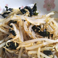 かにさんこ's cooksnap of when they made 水切り不要！もやしとわかめのナムル進化版.