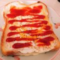 ru⌒u☆'s cooksnap of when they made 【簡単朝ご飯】埋め込み式目玉トースト.