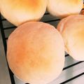 yukksmi's cooksnap of when they made 生クリームとはちみつのふんわり丸パン.