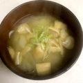 へい♡ゆー♡'s cooksnap of when they made 玉葱 じゃが芋 油揚げの味噌汁(小ネギ).