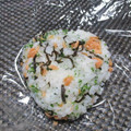 ジョングレ's cooksnap of when they made 鮭と塩こんぶと青さのりのおにぎり.