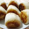HappyKoron's cooksnap of when they made 調味料はあえて醤油だけで【焼きおにぎり】.
