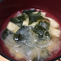 クックCY6T9S☆'s cooksnap of when they made 玉ねぎと油揚げとわかめの味噌汁.