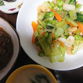 クック5EL197☆'s cooksnap of when they made 青梗菜と冷凍イカ&エビの塩だれ炒め.