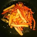 たぼかず's cooksnap of when they made 若者向けにんじんとさつまあげのきんぴら.