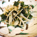 るちあママ's cooksnap of when they made 大根の皮と春菊のガーリックオイル炒め.
