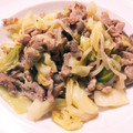 10000kcal's cooksnap of when they made 豚肉とキャベツとしめじのめんつゆ炒め.