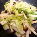snowy08's cooksnap of when they made 「白菜としめじのとろっと炒め♪」.