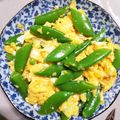 ☆まーまま☆'s cooksnap of when they made スナップえんどうのふわふわたまご.
