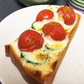 YUKIKI☆'s cooksnap of when they made 朝食に♪きゅうりとトマトのカレートースト.