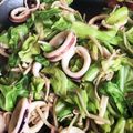 mayumayu49's cooksnap of when they made イカとキャベツのにんにく炒め.