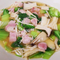 saoomin's cooksnap of when they made 青梗菜としめじとベーコンの煮.
