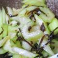 chieowda's cooksnap of when they made 塩こんぶで　セロリサラダ.