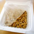 runa10's cooksnap of when they made 納豆のビニールを簡単にとる方法→冷凍で♪.