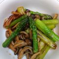 ずぼら母４６歳's cooksnap of when they made アスパラとしめじのオイスターバター炒め.