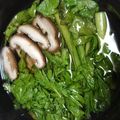 ゆうきぴぴっく's cooksnap of when they made 春菊としいたけのお吸いもの.