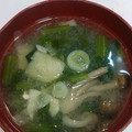 ずぼら母４６歳's cooksnap of when they made こまつなとうす揚げの味噌汁.