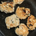 めいたんのママ's cooksnap of when they made 混ぜて焼くだけ！れんこんと鶏のつくね.