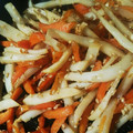 ふぁんたにゃん's cooksnap of when they made 大根の皮で☆塩麹炒め.