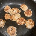 まさやん＊'s cooksnap of when they made 離乳食☆超簡単豆腐ハンバーグひじき入り.
