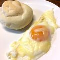 ばたみそーぱん☆'s cooksnap of when they made 簡単☆チーズのせ目玉焼き(๑>◡<๑).