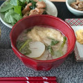 あず7225's cooksnap of when they made ◆春菊と菊芋とお揚げさんの味噌汁◆.