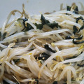 かにさんこ's cooksnap of when they made 水切り不要！もやしとわかめのナムル進化版.