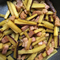 こりんママ8's cooksnap of when they made 厚切りベーコンとさつまいものきんぴら.