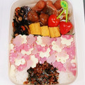 めいめい☆☆☆'s cooksnap of when they made 桜の木デコ弁.