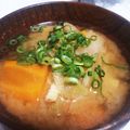 緑の人魚's cooksnap of when they made 野菜たっぷりしみしみ白菜のお味噌汁.