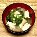 にきけん's cooksnap of when they made エリンギとわかめの味噌汁.