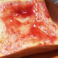 料理見習い隊's cooksnap of when they made 苺ジャムトーストにホットミルクで朝食.