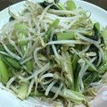 なるこォ's cooksnap of when they made もやしと小松菜のにんにくしょうゆ炒め.