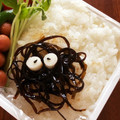 キョーマキ's cooksnap of when they made とにかく簡単キャラ弁♡まっくろくろすけ.