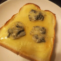 カメラ娘's cooksnap of when they made ブルーチーズとはちみつのトースト.