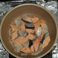 紅茶とチーズケーキ's cooksnap of when they made 覚書☆塩鮭と大根の煮物.