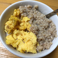 ぬーまいと0523's cooksnap of when they made 簡単！きゅうりの三色丼♪鶏そぼろ.
