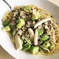 やんやんマン's cooksnap of when they made 挽肉としめじのアボカド濃厚クリームパスタ.