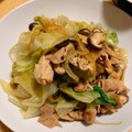 クック2HVEFR☆'s cooksnap of when they made レタスたっぷり♪豚バラとキノコの和風炒め.