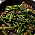 ame-ikuru's cooksnap of when they made アスパラとマッシュルームのにんにく炒め.