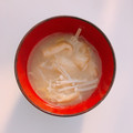naccc's cooksnap of when they made えのきと長ネギと油あげのお味噌汁.