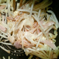 DAD☆HKR☆'s cooksnap of when they made ちくわとハムともやしのマヨ炒め.