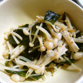 たなぴー's cooksnap of when they made ワカメが旬♪えのきとワカメの炒めもの.