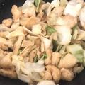 クックUUMSUY☆'s cooksnap of when they made キャベツと油揚げの甘味噌炒め.