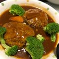 co02co's cooksnap of when they made ビーフシチュールーで 煮込みハンバーグ.