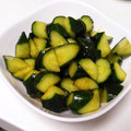 ＊＊りなmama＊＊'s cooksnap of when they made 【もむだけ♪】あと一品！やみつききゅうり.